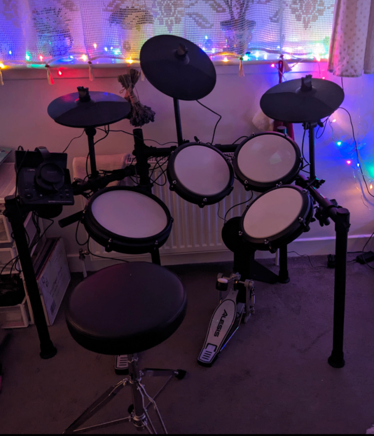 Alexis Drums Nitro Max Kit+ Roland headphones  