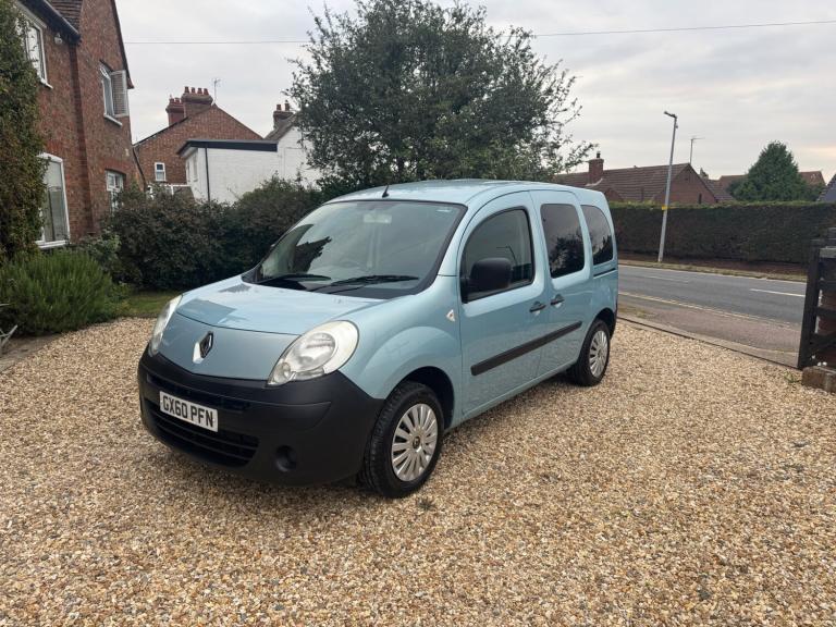 RENAULT KANGOO MOBILITY VEHICLE WHEELCHAIR RAMP DISABLED CAR. WAV 18,000 MILES 