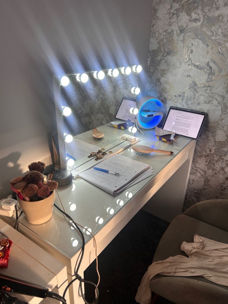 Dressing table and hollywood mirror 