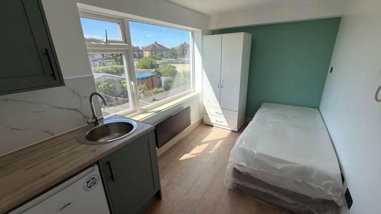 BENEFITS ACCEPTED - Studio Flat Available in Surbiton Kingston KT6