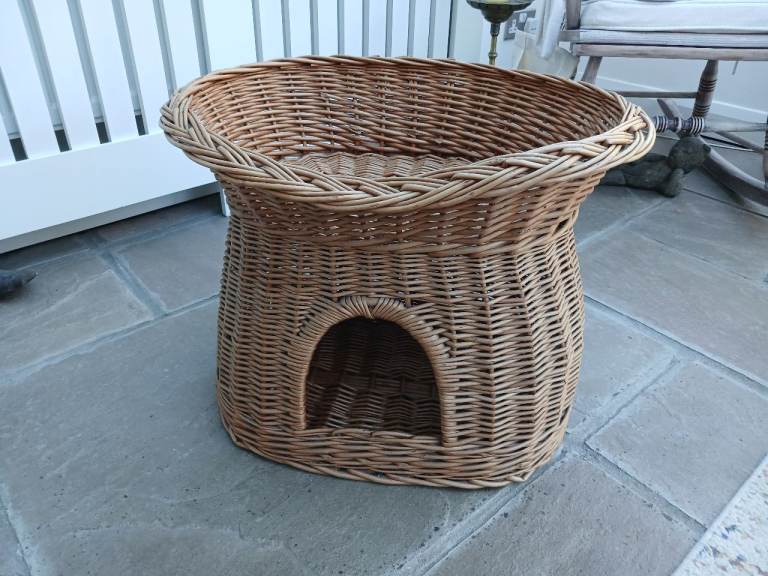 Wicker cat bed