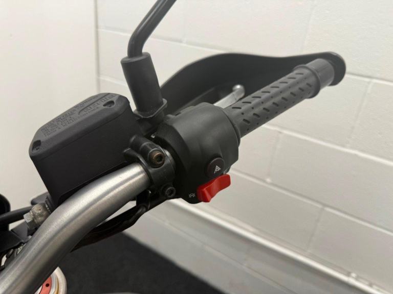 APRILIA DORSODURO 750 ** LOW MILEAGE - JUNE 2026 MOT **