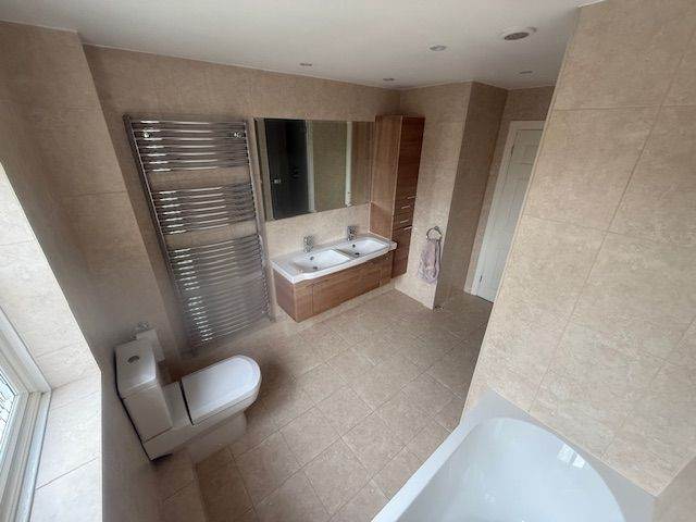 Villeroy & Boch bathroom with Grohe Taps