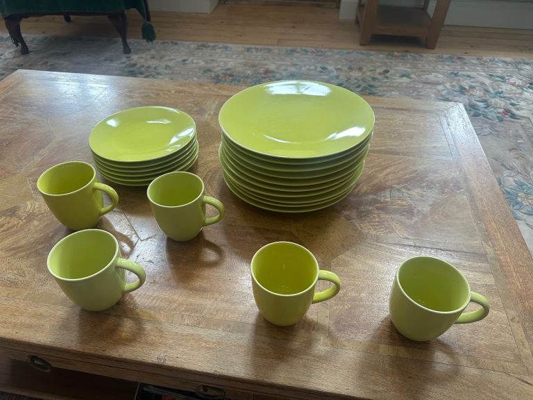 New M&S Andante stoneware set Kiwi 10x dinner 6x salad plates 5x mugs
