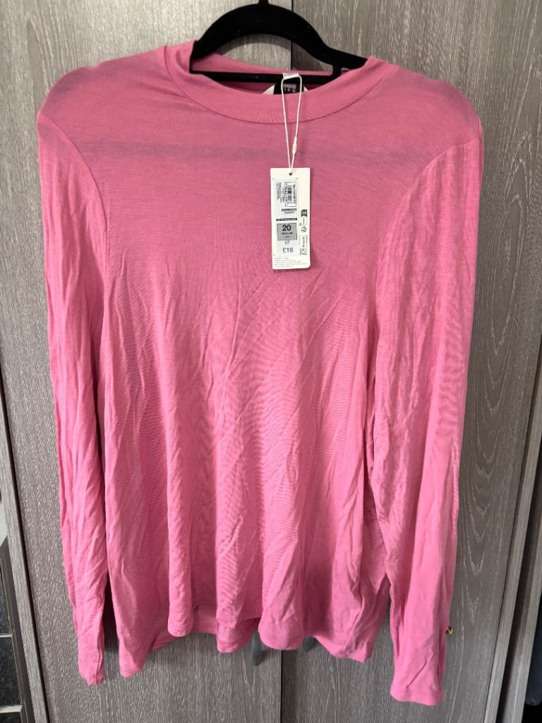 Women’s clothes sizes 16-22