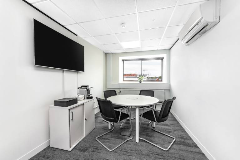 Salisbury - SP1 1EY \ All-Inclusive Office Space for 4 Workstations