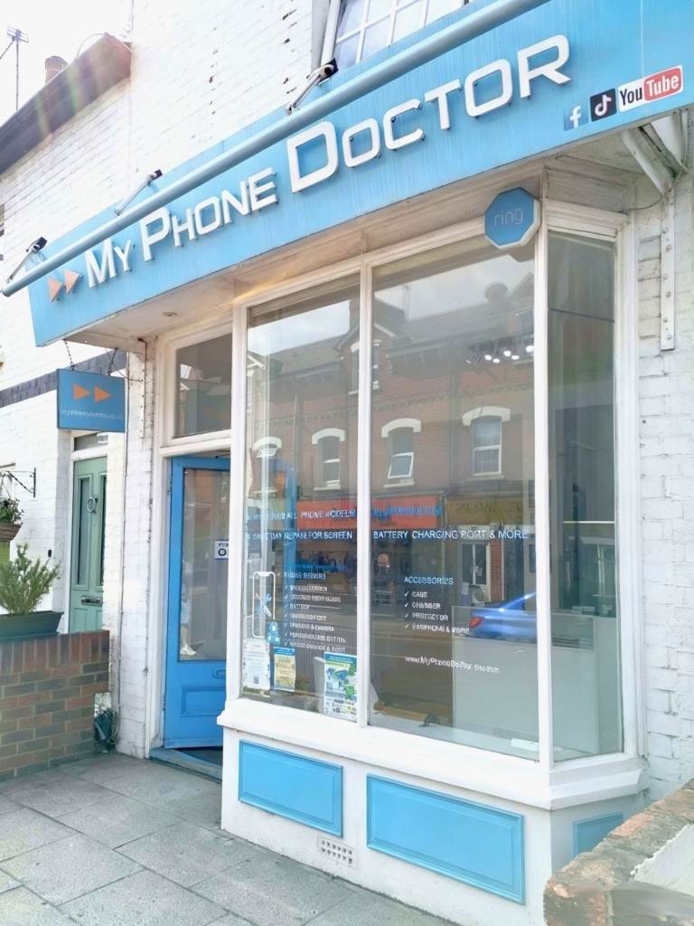 Prominent Shop/Office in Caversham Centre