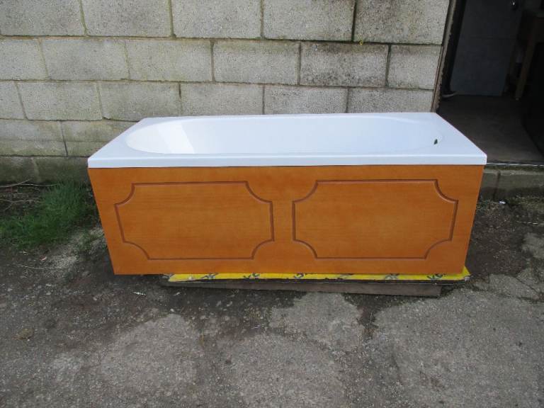 Single Ended Bath 1500mm x 700mm With Antique Pine Front Panel