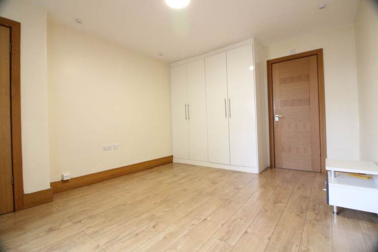 HUGE LUXURY DOUBLE ENSUITE ROOM- HILLINGDON HAYES UXBRIDGE ICKENHAM WEST DRAYTON HEATHROW