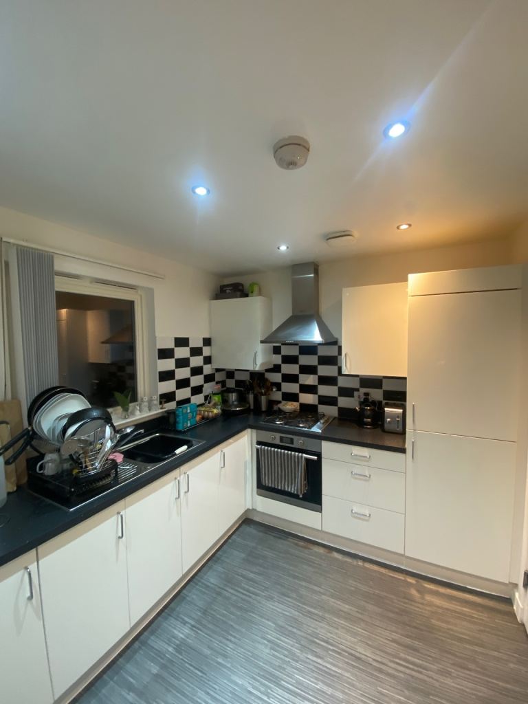 Double Bed Room To Let 