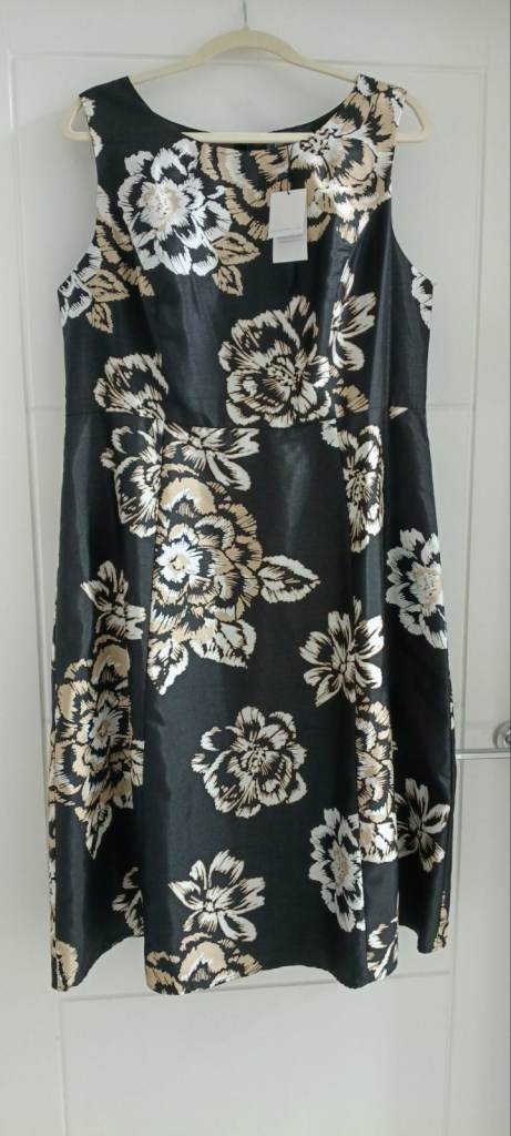 Bonmarche summer dress size 18 New with tags, no belt