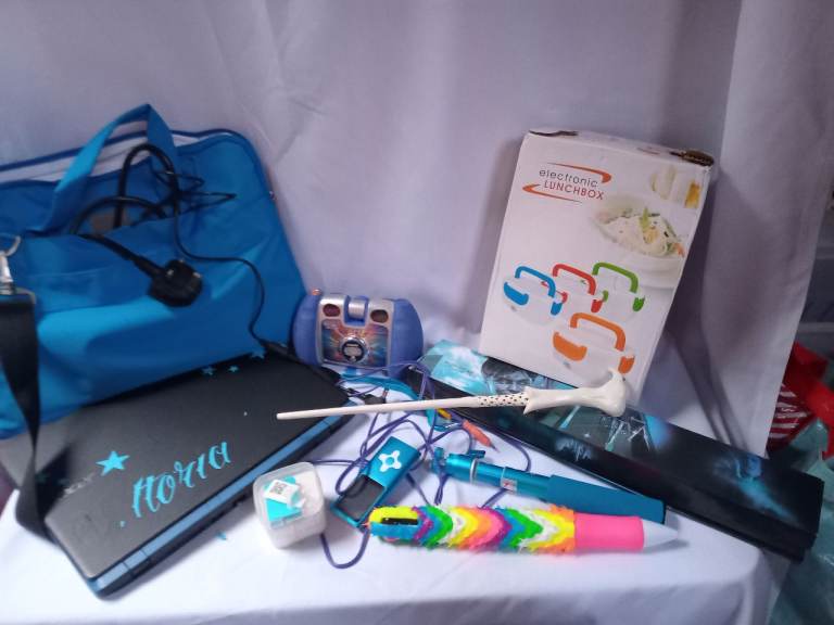 Package 3 - selection of blue items 