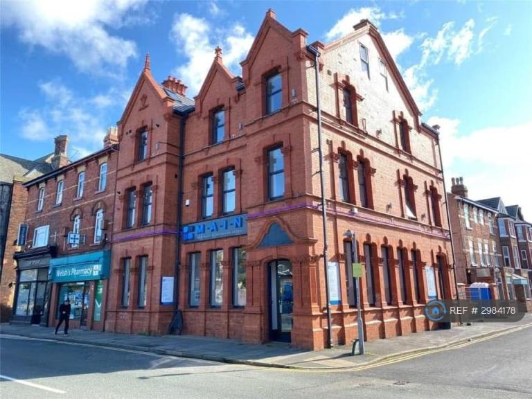 1 bedroom flat in Bank House, West Kirby, Wirral, CH48 (1 bed) (#2984178)