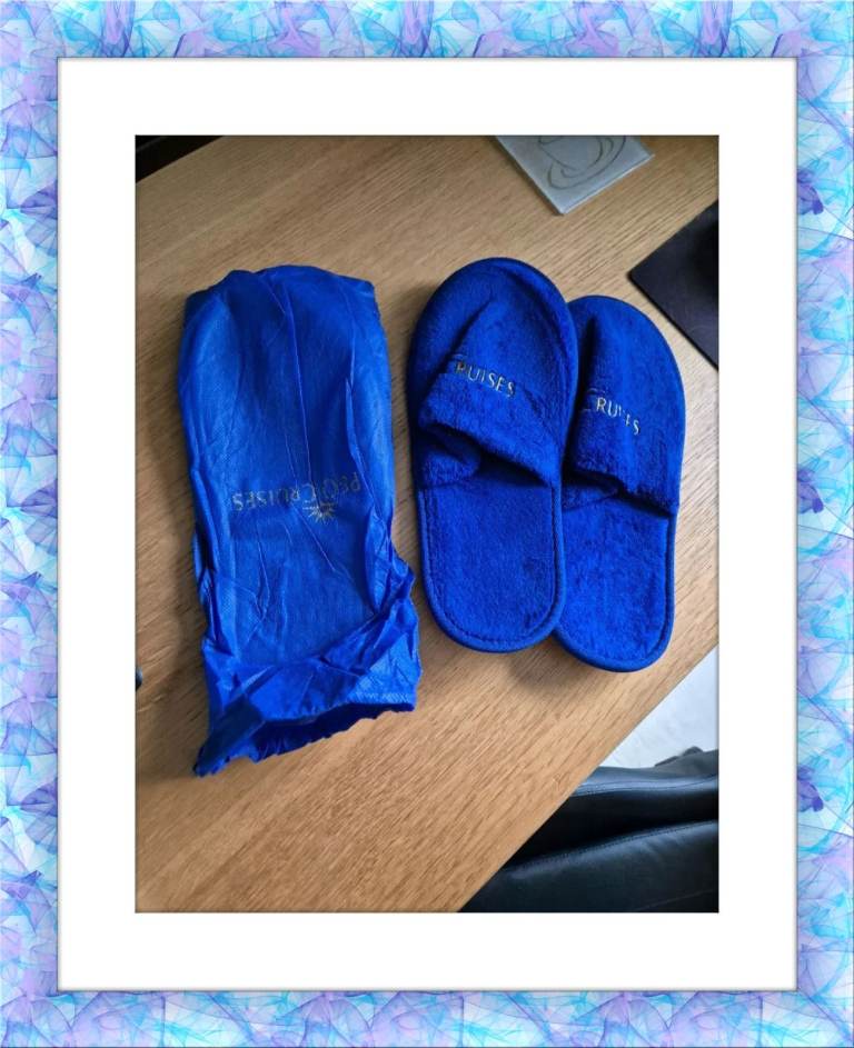 P&O soft blue Spa Slippers & Drawstring Bag - new, one size