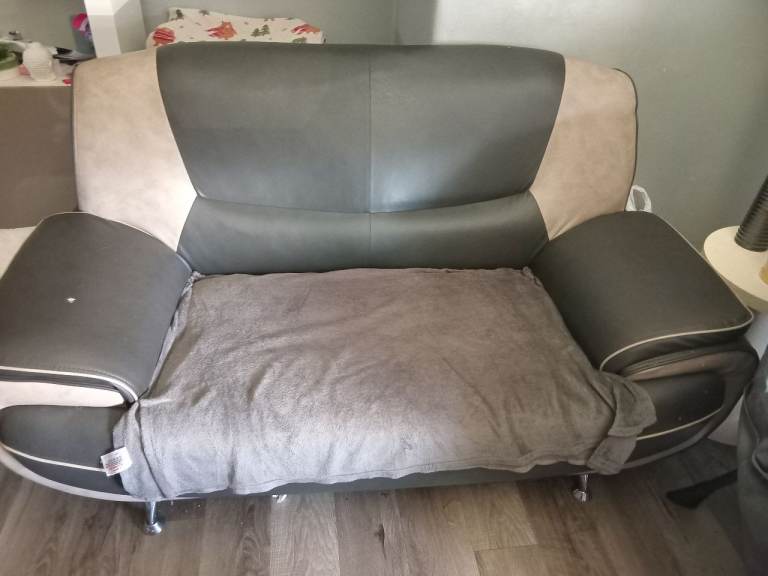 3 seater and 2 seater leather sofa