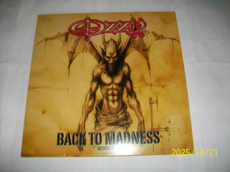 Ozzy osbourne back to madness ozzfest 2000.