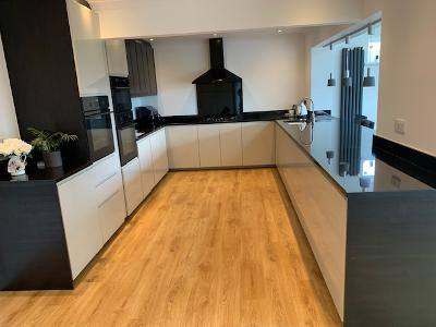HIGH GLOSS KITCHEN UNIT USED DOOR FRONTS AND DRAWER FRONTS FOR SALE ALL IN EXCELLENT CONDITION.