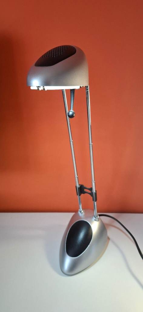 Desktop lamp