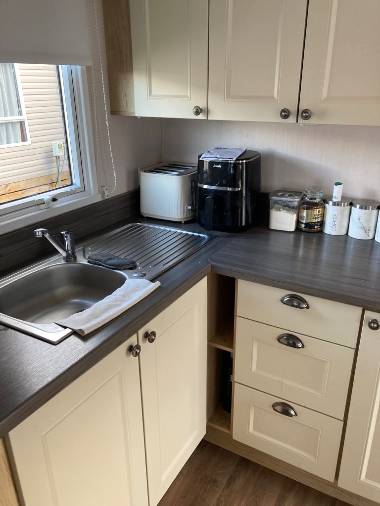 Swift Burgandy 2018 2 bedroom  6 Berth