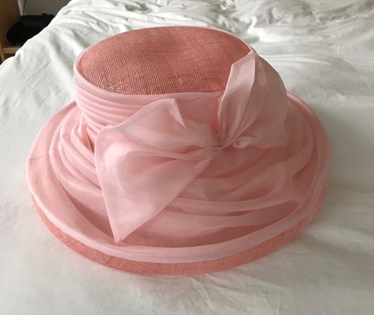 Pale Pink Dress Hat, size 55/56. Chiffon detail and bow. Immaculate. Sell £18