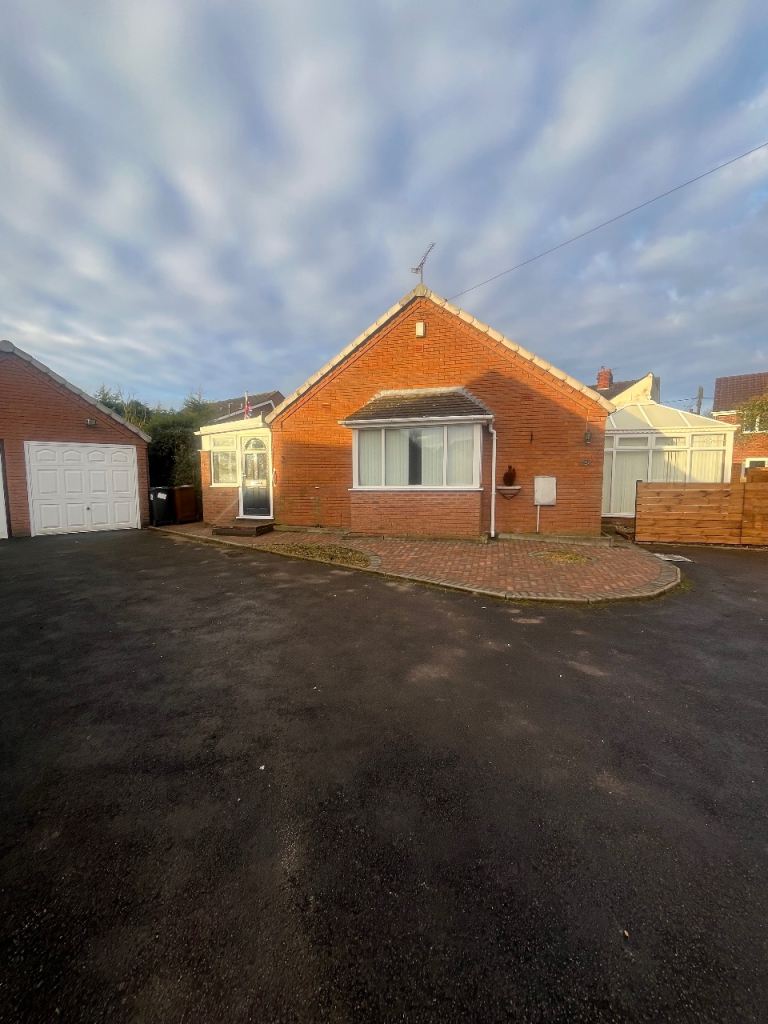 2 Bed Bungalow Blythe Bridge to rent