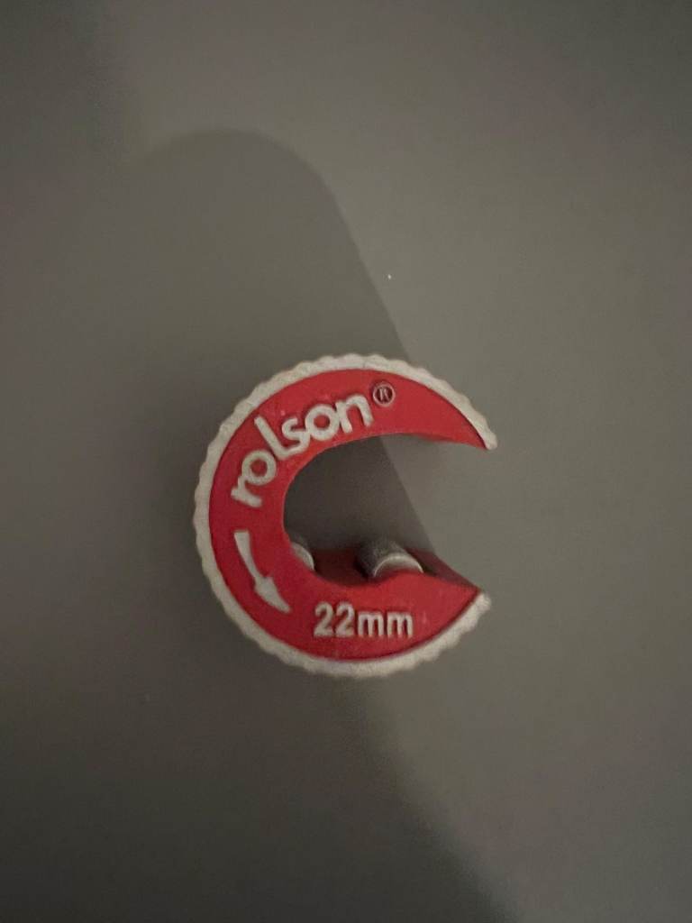 Rolson 22mm Copper Pipe Cutter Rotary Slice Action Close Quarters Plumbers Tool