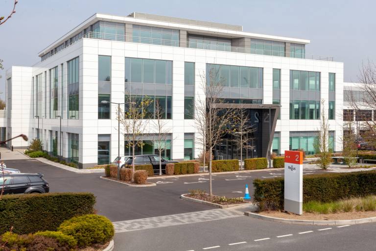 Guildford - GU2 8XG \ Office for Rent with 2 Workstations