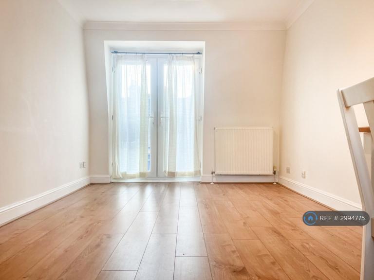 1 bedroom flat in Coombe Road, Kingston Upon Thames, KT2 (1 bed) (#2994775)