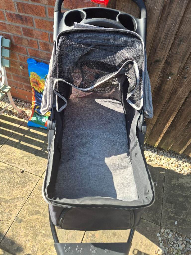 Dog pushchair/pram
