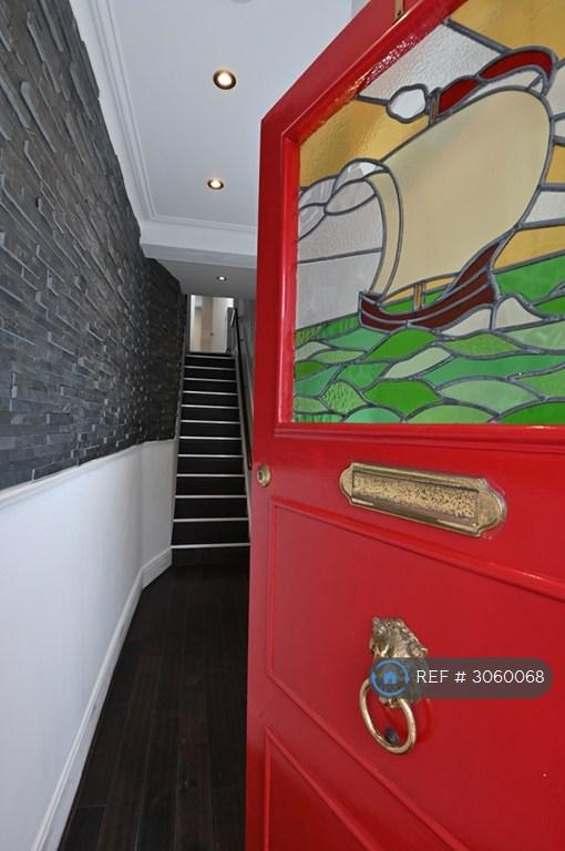 2 bedroom flat in Fyfield Road, Enfield, EN1 (2 bed) (#3060068)