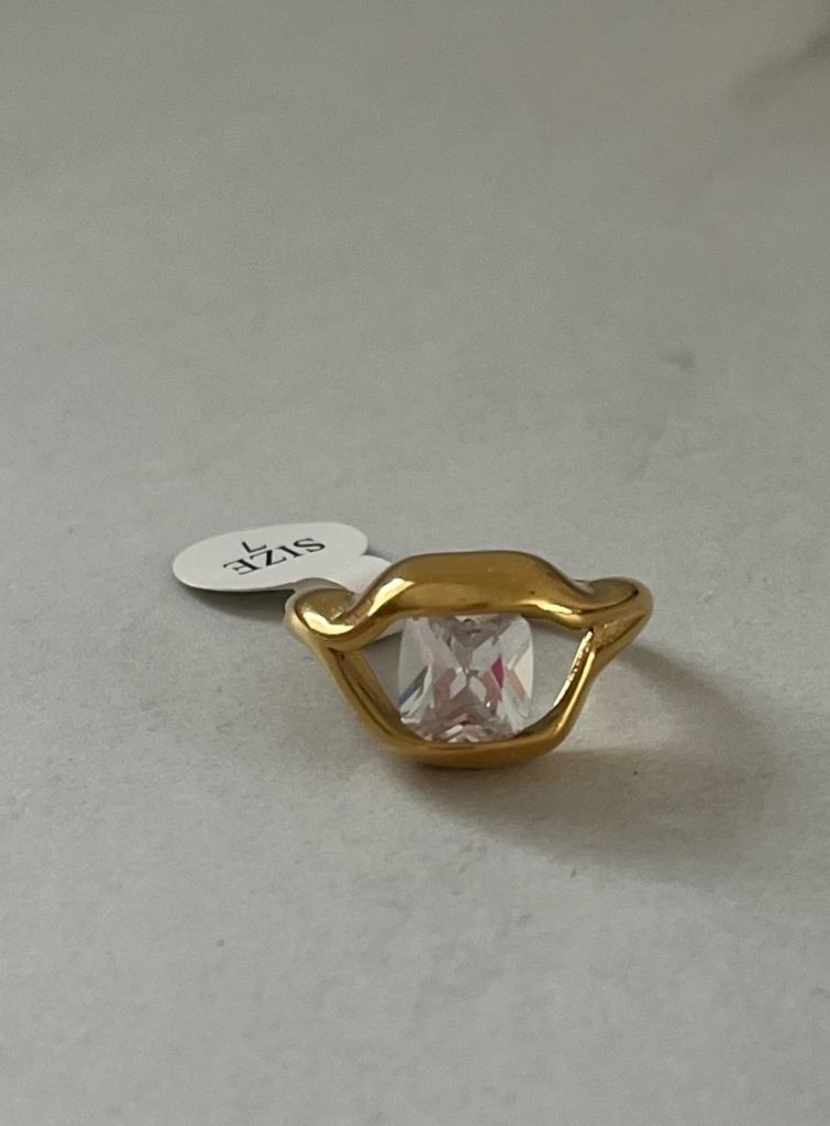 18k Gold Plated Stainless Steel Cubic Zirconia Women’s Ring Size 7 Medium New