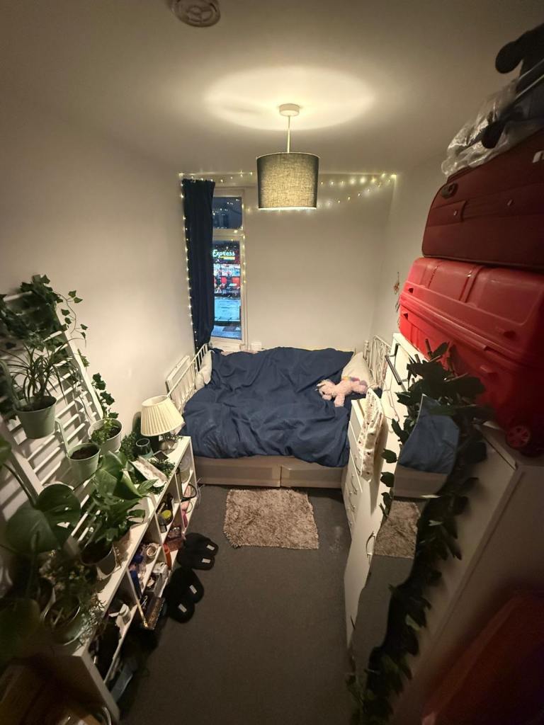     Bright Single Room in Friendly Flat – Available Now near Turnpike lane