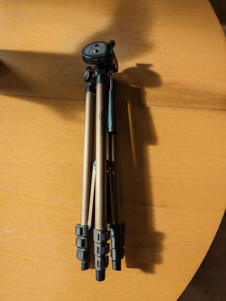 Lightweight tripod for DSLR cameras, telescopic, stable, quality