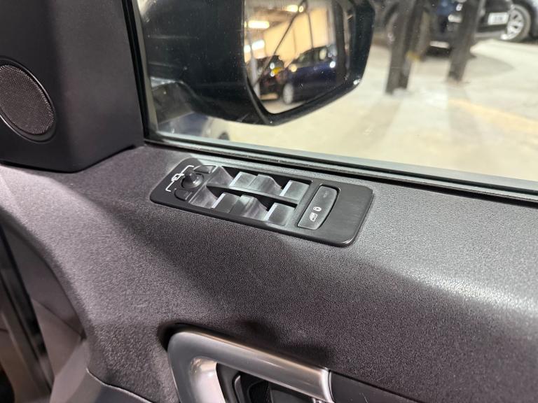 2016 Land Rover Discovery Sport 2.0 TD4 HSE Luxury SUV 5dr Diesel Auto 4WD Euro