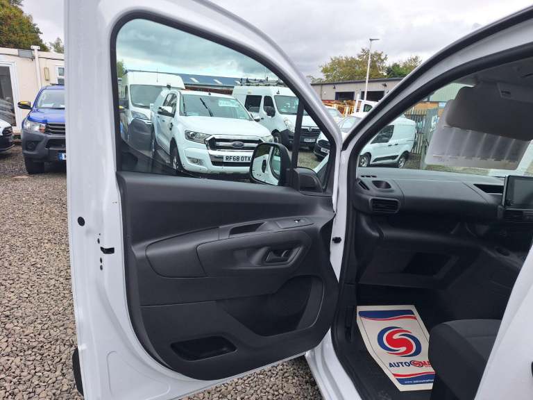 VAUXHALL COMBO 1.5 Turbo D 2300 Prime LWB L2 White Manual Diesel 2023