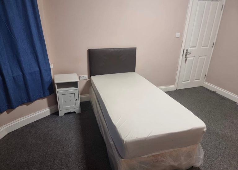 (Not a studio)Double room including bills for single occupancy Postcode IG1 2QQ