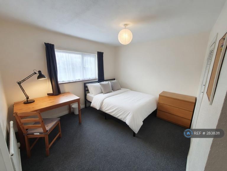 5 bedroom house in Station Road, Bristol, BS34 (5 bed) (#2838311)