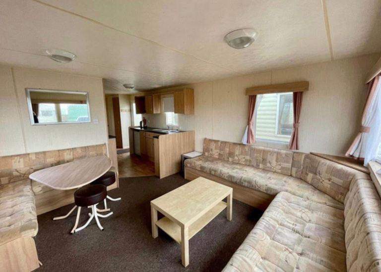 Two Bedroom Static Home Available Now – Swindon DSS ACCEPTED. 