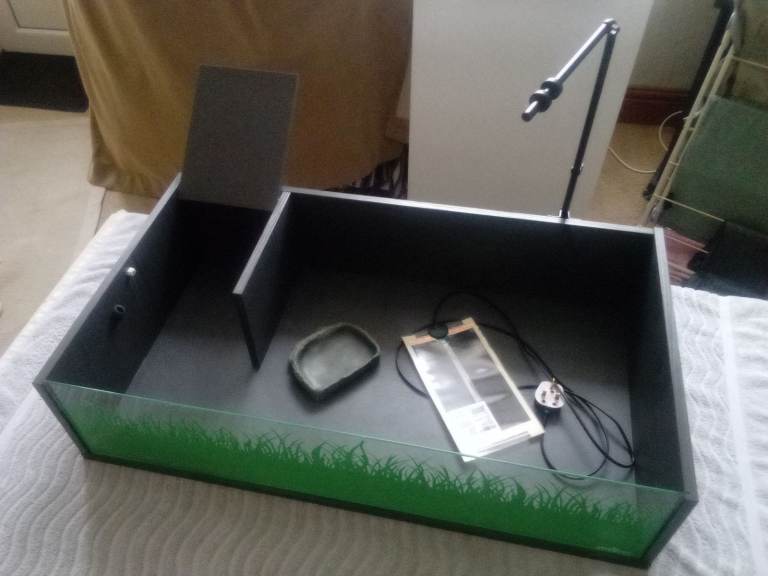 VIVEXOTIC Tortoise Table