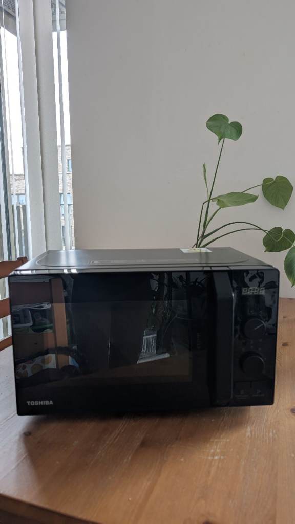 Toshiba 20L Digital Solo Microwave – 800W – Excellent Condition