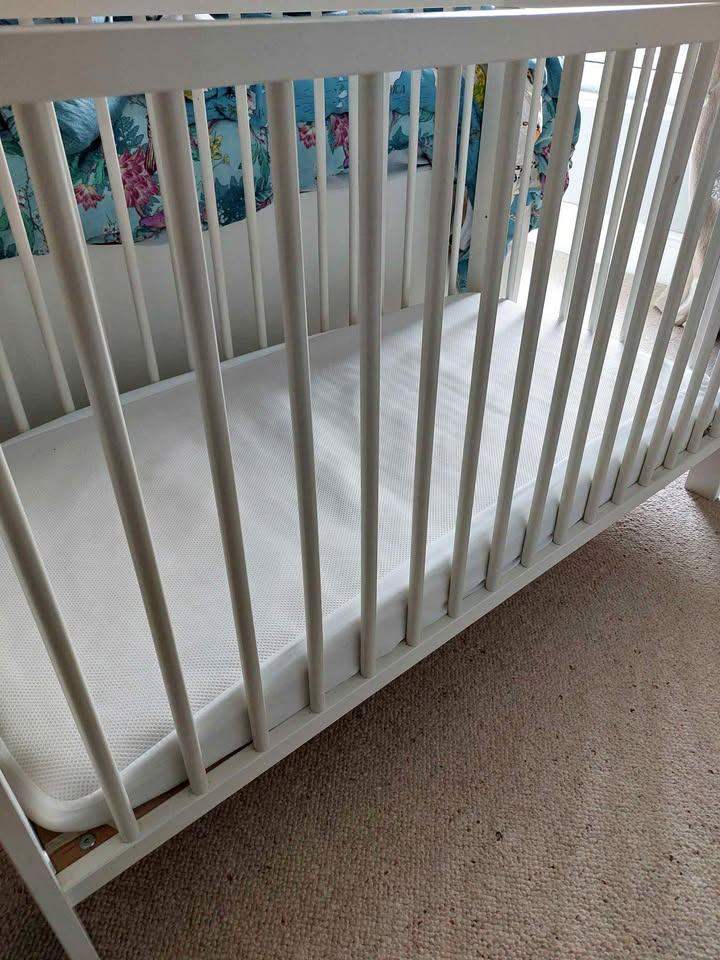 IKEA Gulliver white cot & mattress & sheets
