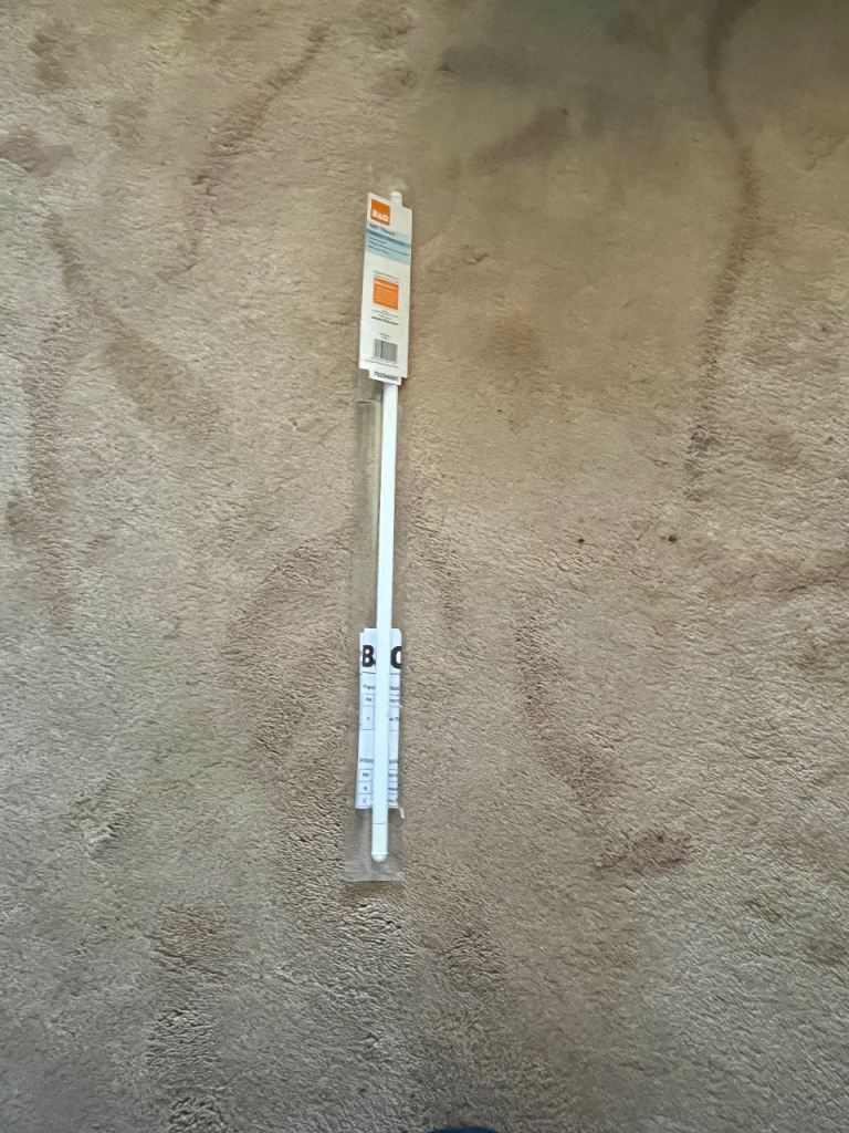 B & Q net curtain track (fixings not included). Free delivery in or near Burntisland 