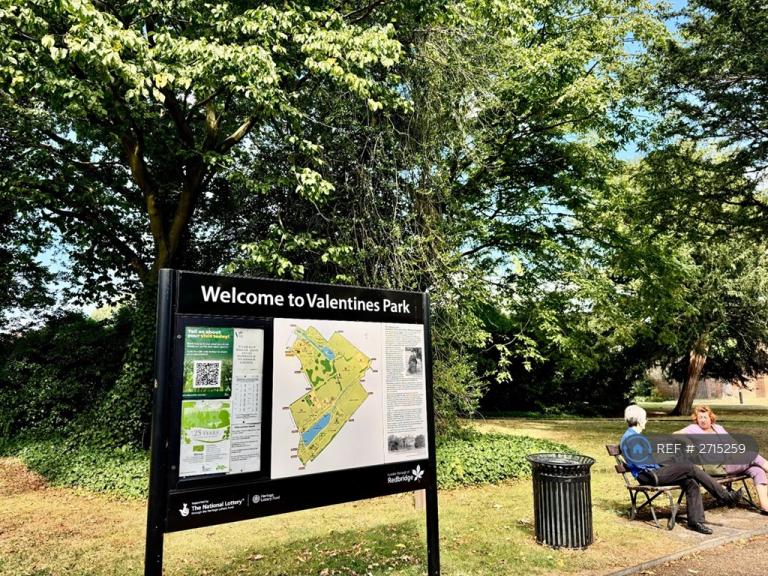 3 bedroom flat in Wellesley Road, Ilford, IG1 (3 bed) (#2715259)