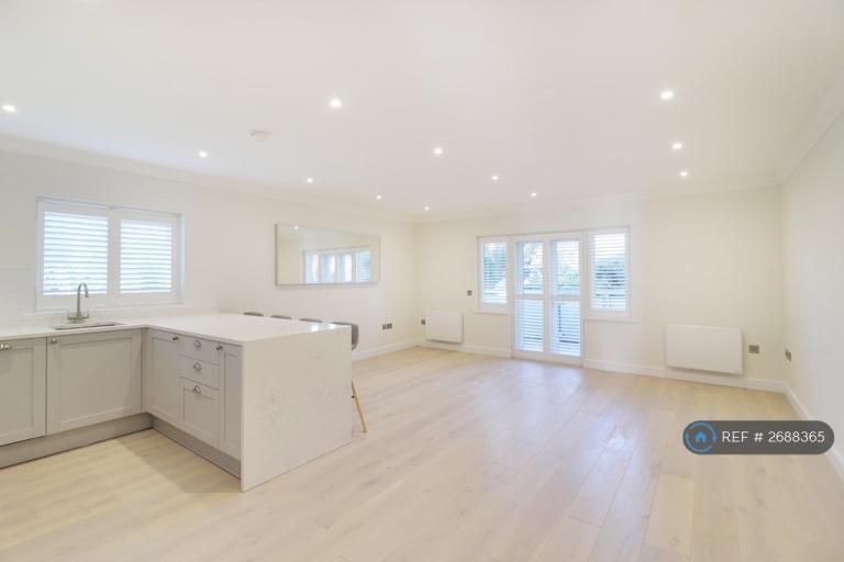 3 bedroom flat in Sandrock Road, Tunbridge Wells, TN2 (3 bed) (#2688365)