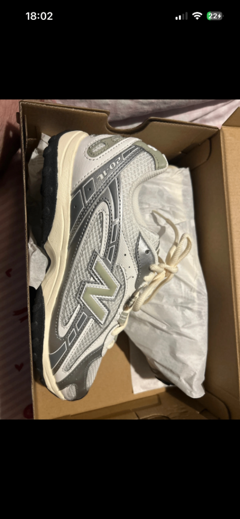 New Balance 204L Trainers – White/Grey, As Good As New