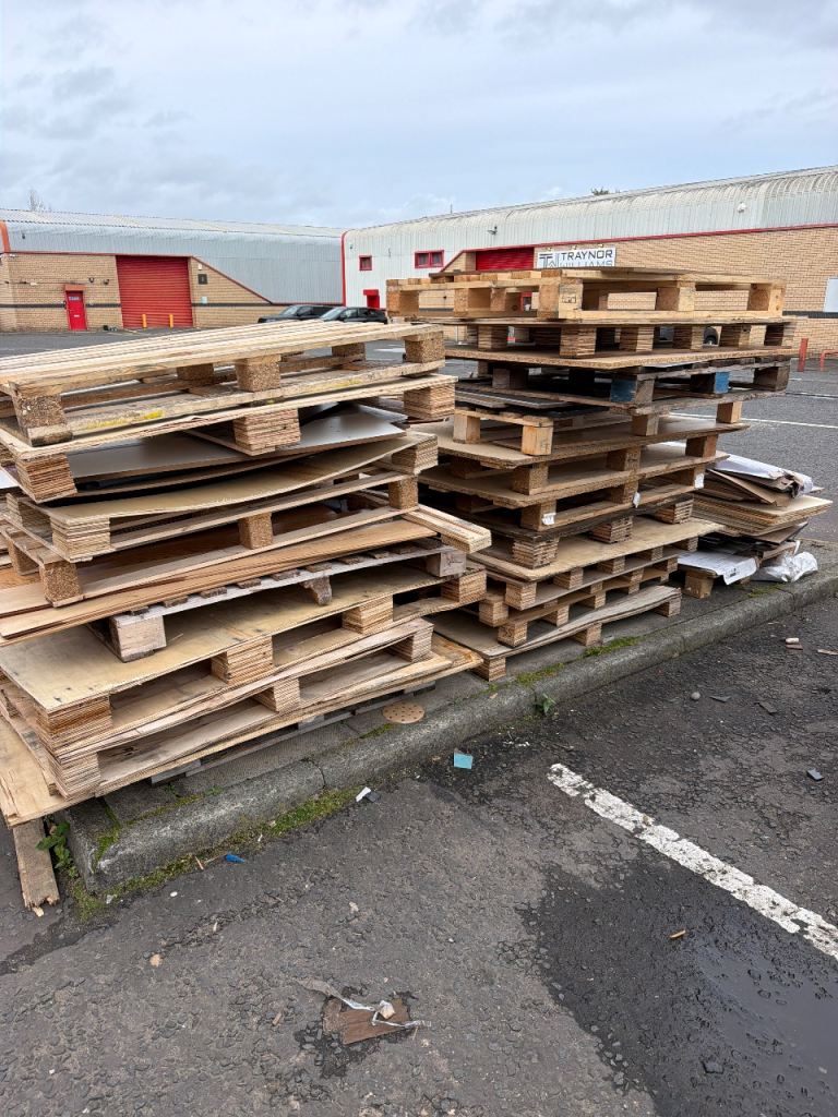 Free wooden pallets/scrap wood for Sale in Southside, Glasgow | Gumtree