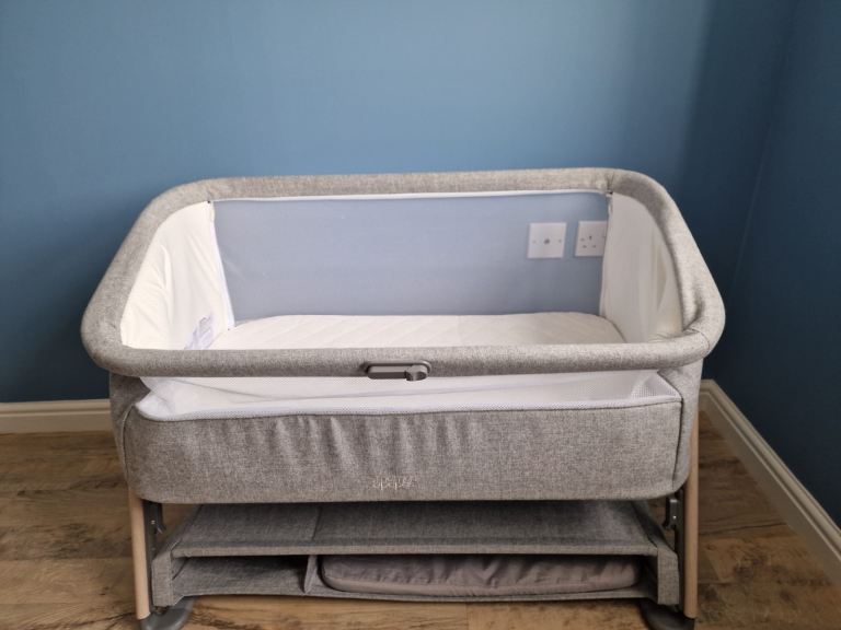 Mamas & Papas Luca bedside crib grey