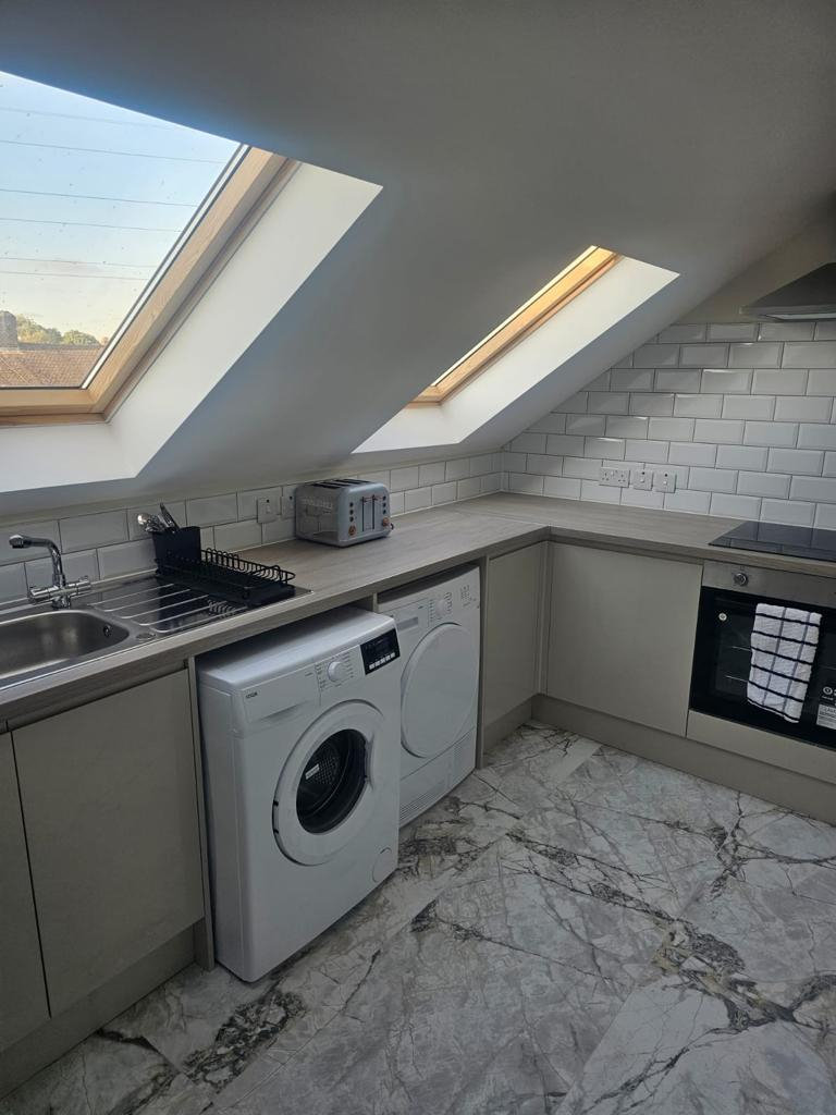 6 bed HMO en-suites and kitchettes for company let-AVAILABLE FOR COMPANY LET