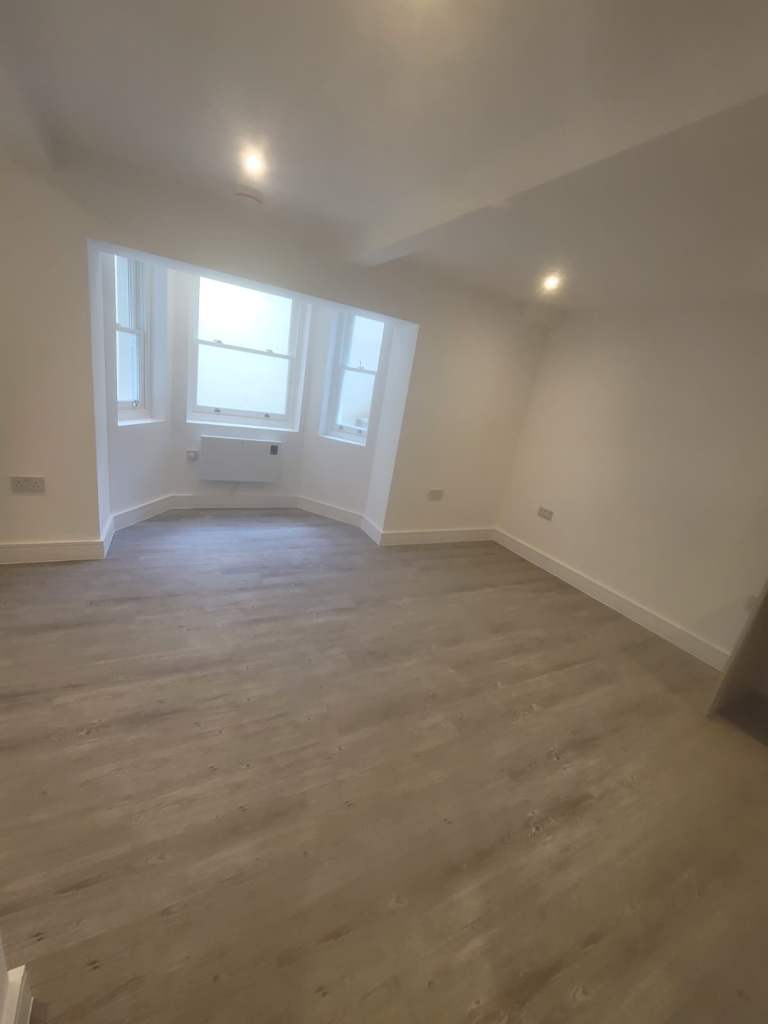 Spacious Studio Flat – Westminster Area - W10 4LG – DSS Mum & Baby welcome