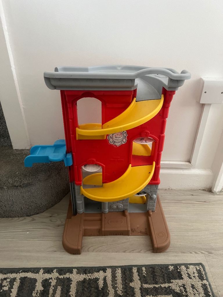 Little tykes car garage toy large 